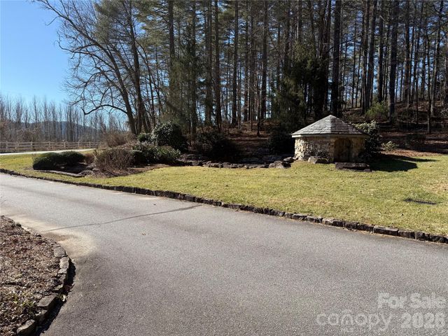 33 High Point Trail, Brevard, NC 28712