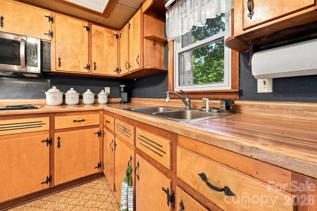 28 R and K Drive, Waynesville, NC 28786