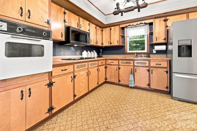 28 R and K Drive, Waynesville, NC 28786