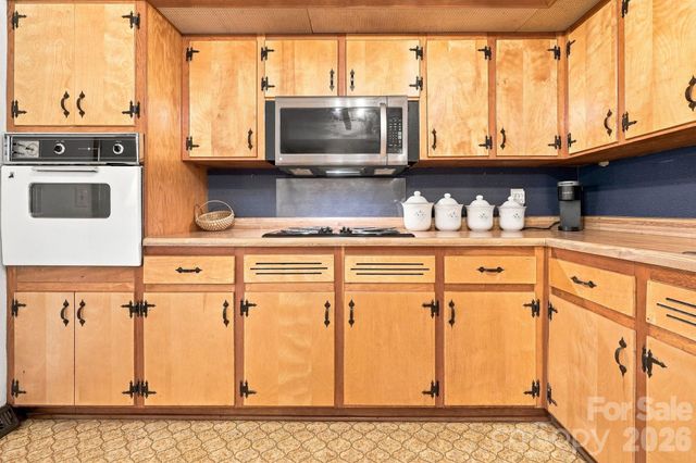 28 R and K Drive, Waynesville, NC 28786