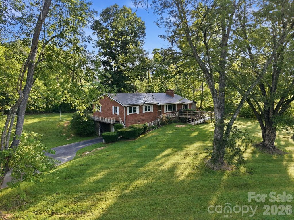 28 R and K Drive, Waynesville, NC 28786