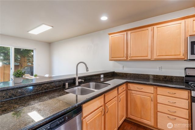 4122 214th Street SW #D, Mountlake Terrace, WA 98043