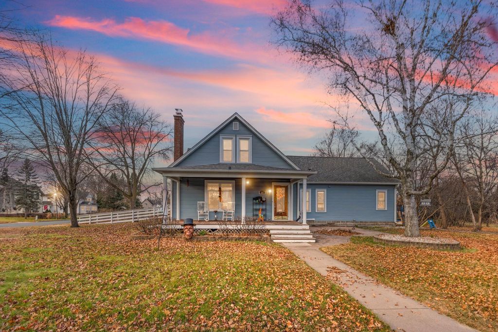 237 Cypress Street S, Cambridge, MN 55008