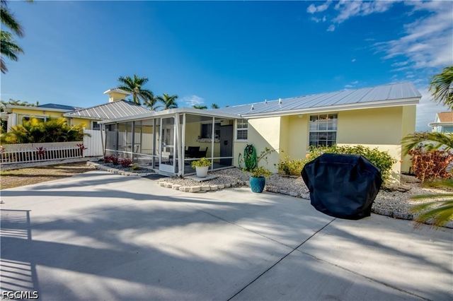 12262 Boat Shell DR, Matlacha Isles, FL 33991