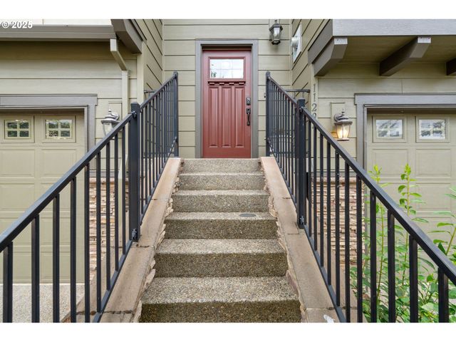 11294 Se AQUILA St, Happy Valley, OR 97086