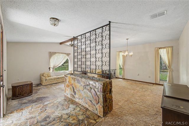 18255 Lake Lindsey Road, Brooksville, FL 34601