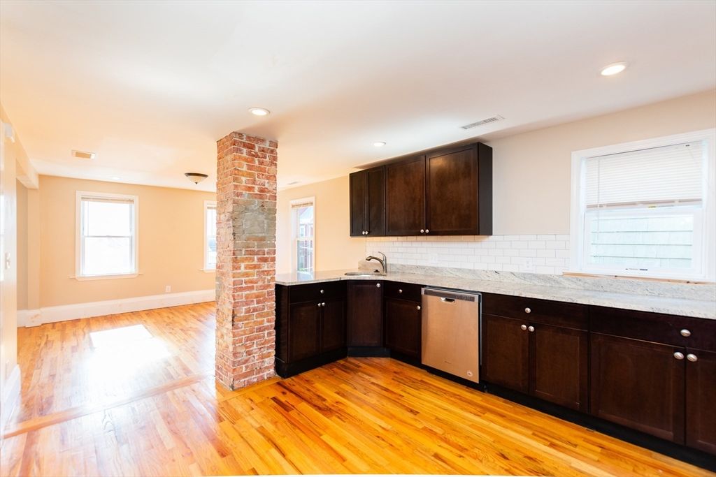 27 Shannon Street 2L, Boston, MA 02135