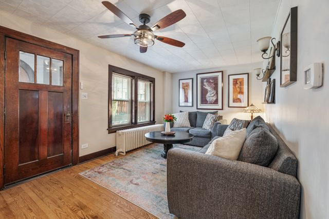 1078 Greenview Avenue, Des Plaines, IL 60016