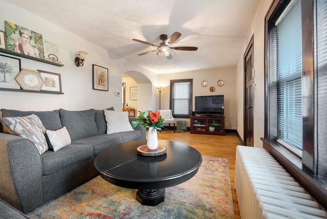 1078 Greenview Avenue, Des Plaines, IL 60016