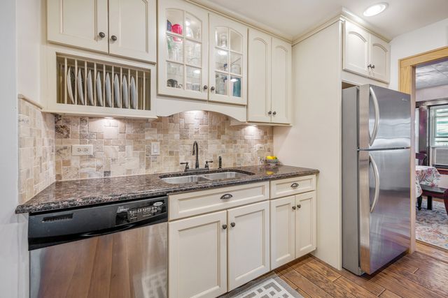 1078 Greenview Avenue, Des Plaines, IL 60016