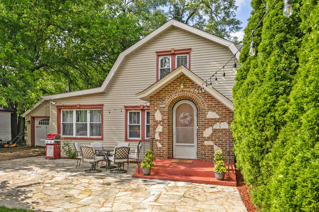 1078 Greenview Avenue, Des Plaines, IL 60016