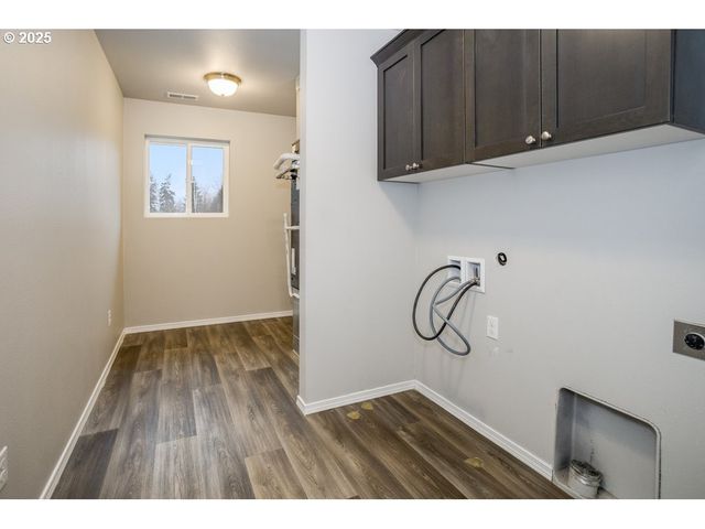 981 SCHAFFRAN Rd, Castle Rock, WA 98611