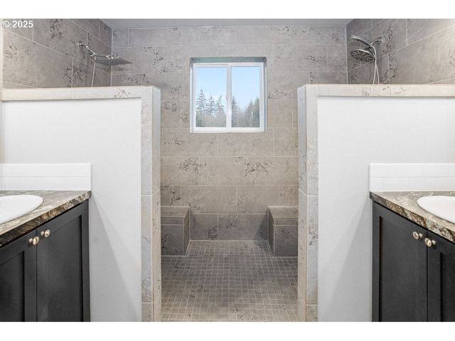 981 SCHAFFRAN Rd, Castle Rock, WA 98611