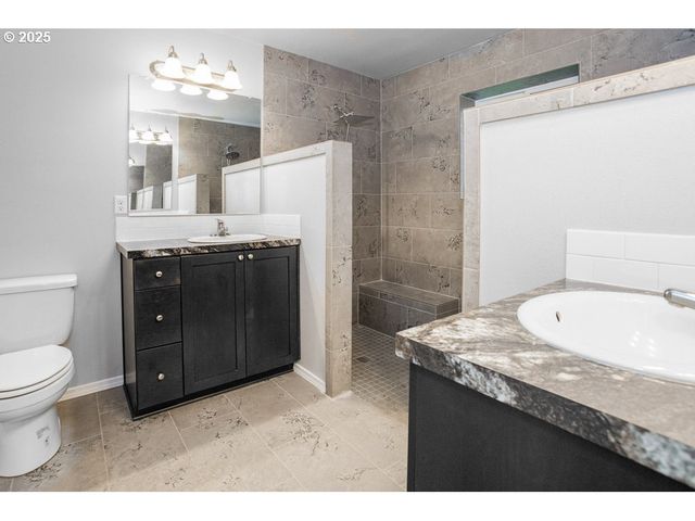 981 SCHAFFRAN Rd, Castle Rock, WA 98611