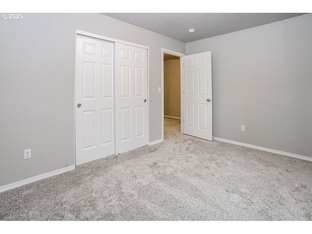 981 SCHAFFRAN Rd, Castle Rock, WA 98611