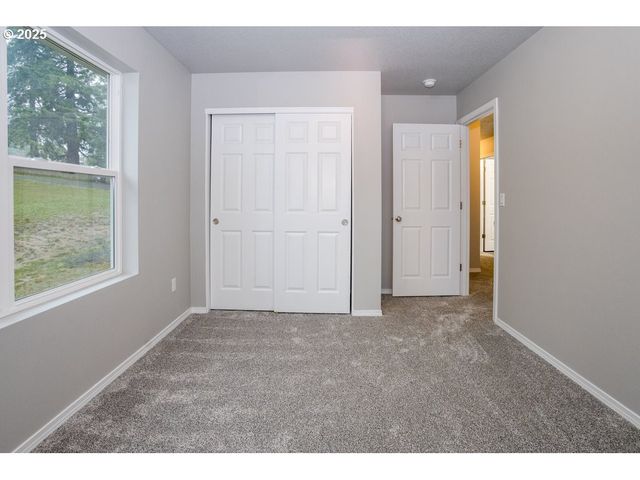 981 SCHAFFRAN Rd, Castle Rock, WA 98611