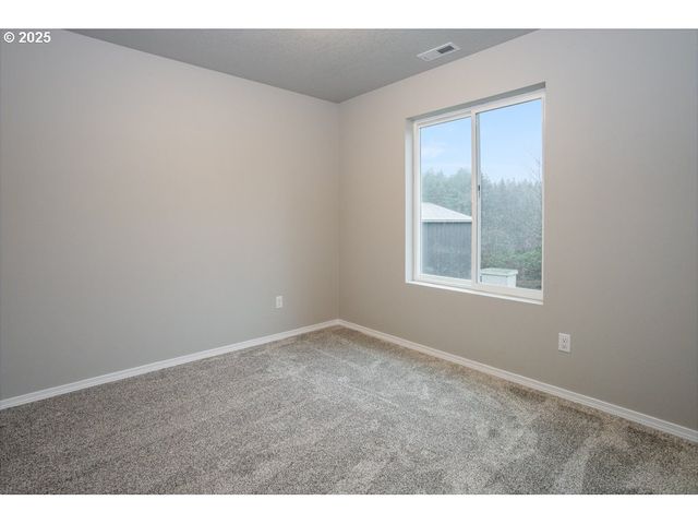 981 SCHAFFRAN Rd, Castle Rock, WA 98611