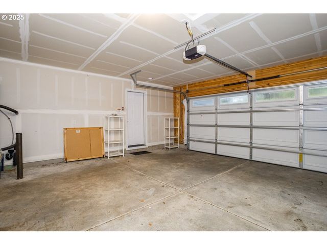 981 SCHAFFRAN Rd, Castle Rock, WA 98611