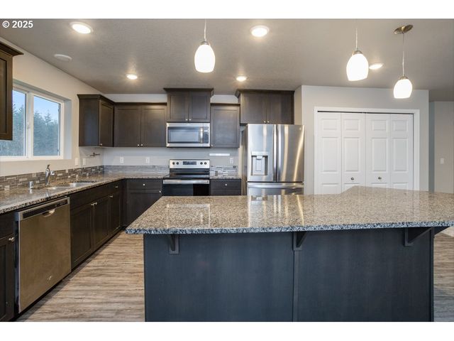 981 SCHAFFRAN Rd, Castle Rock, WA 98611