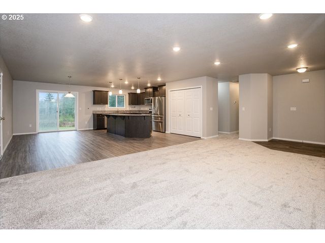 981 SCHAFFRAN Rd, Castle Rock, WA 98611