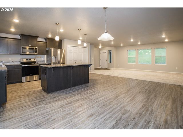 981 SCHAFFRAN Rd, Castle Rock, WA 98611