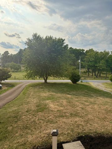 12 HEAGY DR, Lebanon, PA 17046