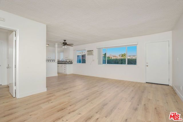 11725 Gilmore Street, North Hollywood (los Angeles), CA 91606