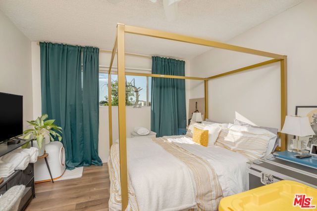 11725 Gilmore Street, North Hollywood (los Angeles), CA 91606