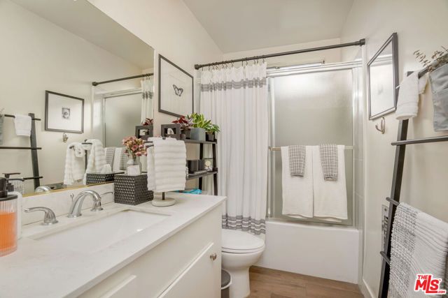 11725 Gilmore Street, North Hollywood (los Angeles), CA 91606