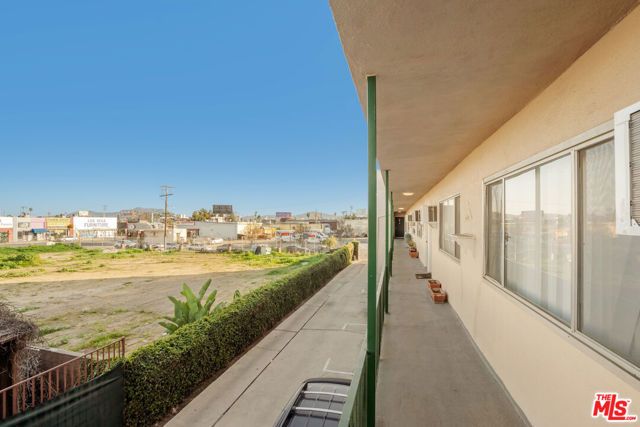 11725 Gilmore Street, North Hollywood (los Angeles), CA 91606