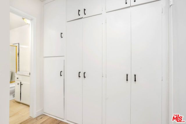 11725 Gilmore Street, North Hollywood (los Angeles), CA 91606