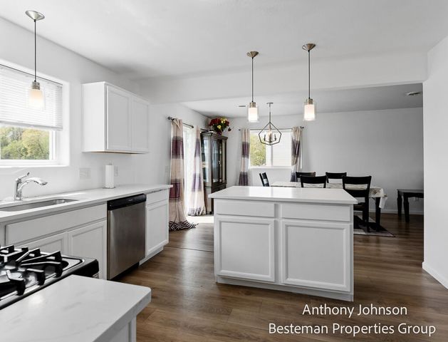 250 Warbler Drive, Caledonia, MI 49316