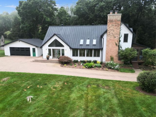 13138 White Lake Road, Fenton, MI 48430