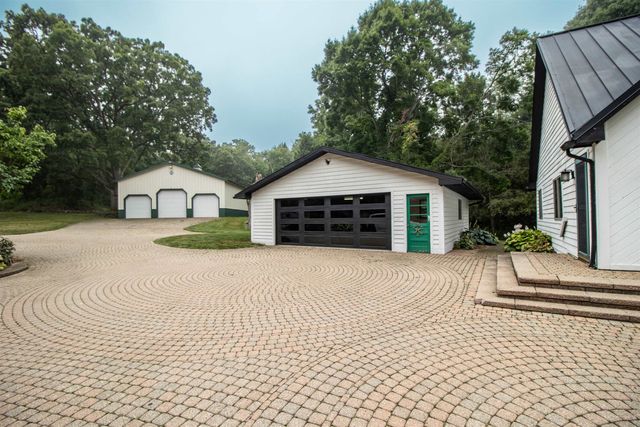 13138 White Lake Road, Fenton, MI 48430