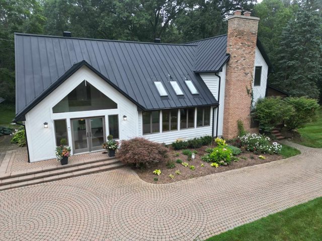 13138 White Lake Road, Fenton, MI 48430