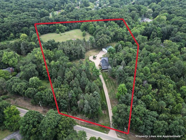 13138 White Lake Road, Fenton, MI 48430