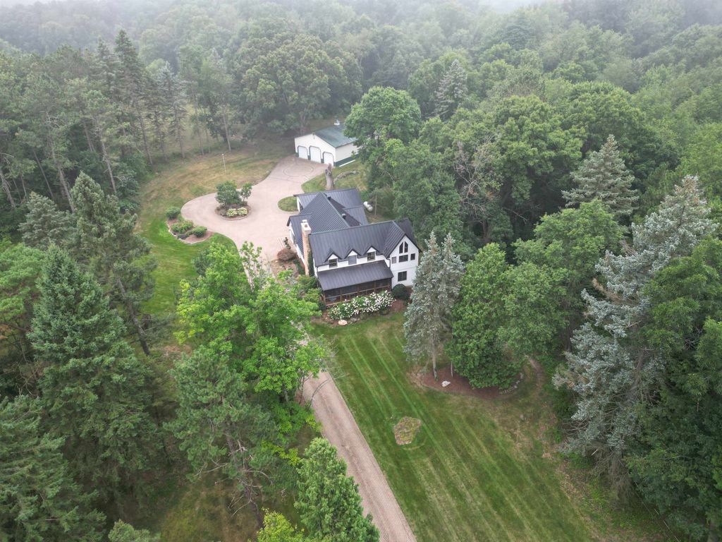 13138 White Lake Road, Fenton, MI 48430