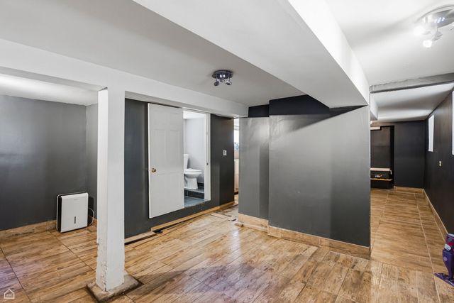4440 N Kasson Avenue, Chicago, IL 60630