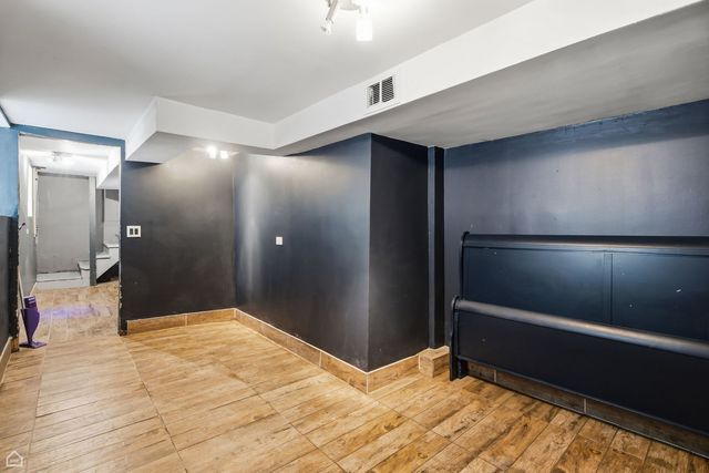 4440 N Kasson Avenue, Chicago, IL 60630