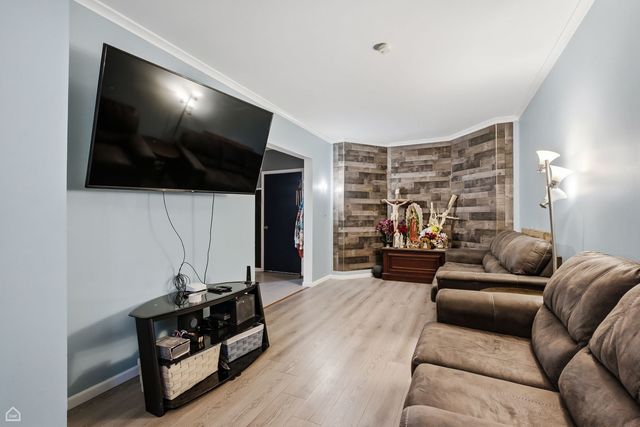 4440 N Kasson Avenue, Chicago, IL 60630