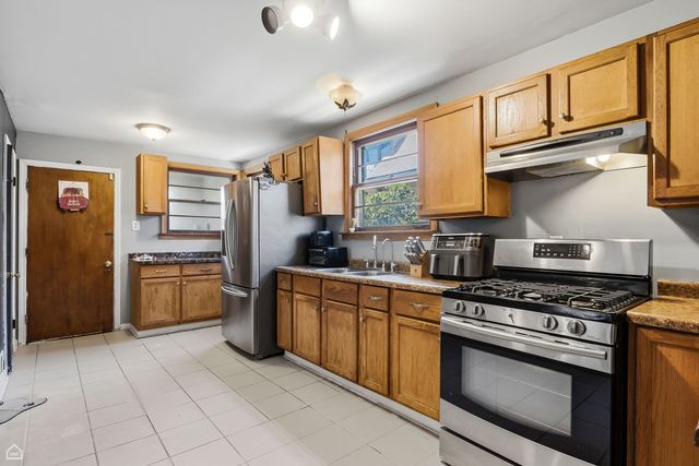 4440 N Kasson Avenue, Chicago, IL 60630