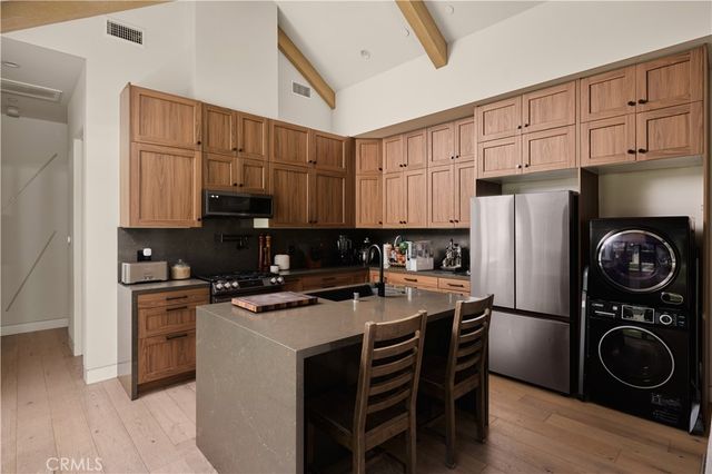 3076 Glenhurst Avenue, Los Angeles, CA 90039