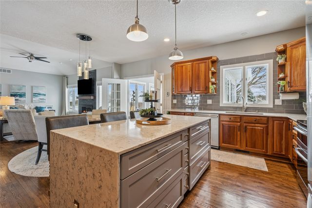 4609 Ashwood Drive, Urbandale, IA 50322