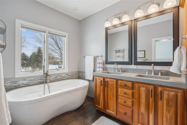 4609 Ashwood Drive, Urbandale, IA 50322