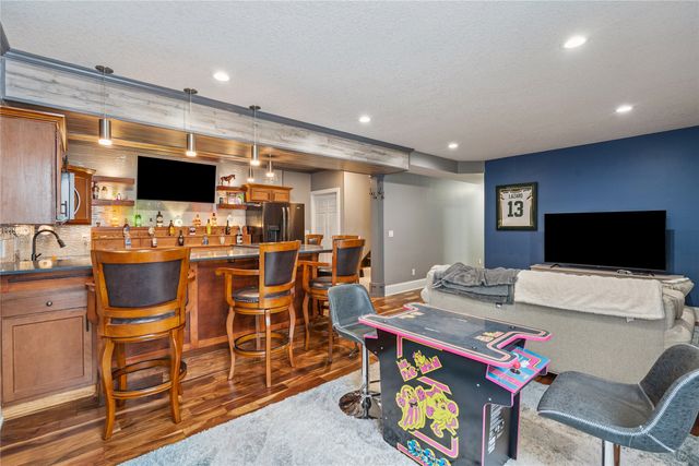 4609 Ashwood Drive, Urbandale, IA 50322