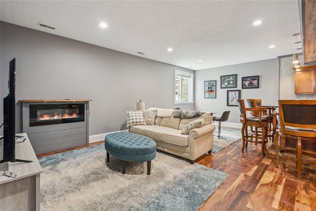 4609 Ashwood Drive, Urbandale, IA 50322