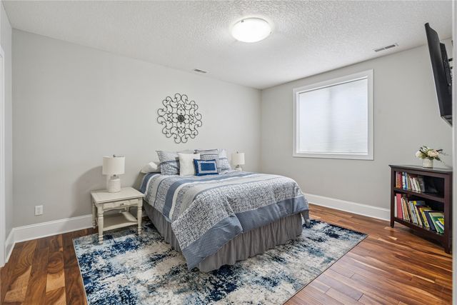 4609 Ashwood Drive, Urbandale, IA 50322