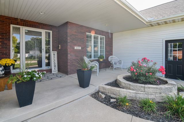 4609 Ashwood Drive, Urbandale, IA 50322