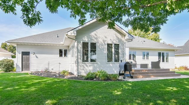 4609 Ashwood Drive, Urbandale, IA 50322