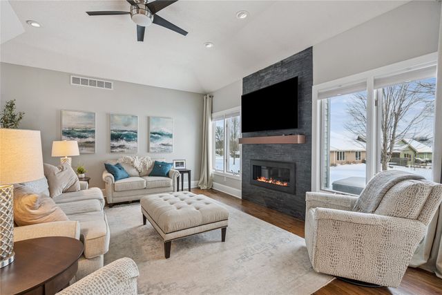 4609 Ashwood Drive, Urbandale, IA 50322